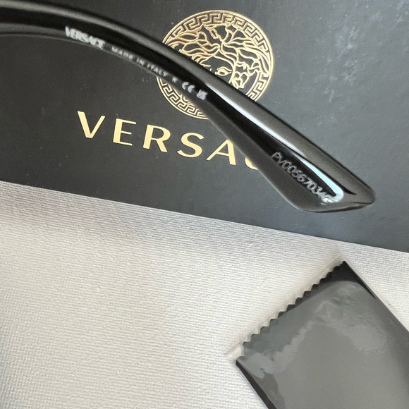 NEW VERSACE Black Monogram Lenses and Gold Logo Arm Sunglasses Men or Women - Picture 6 of 8